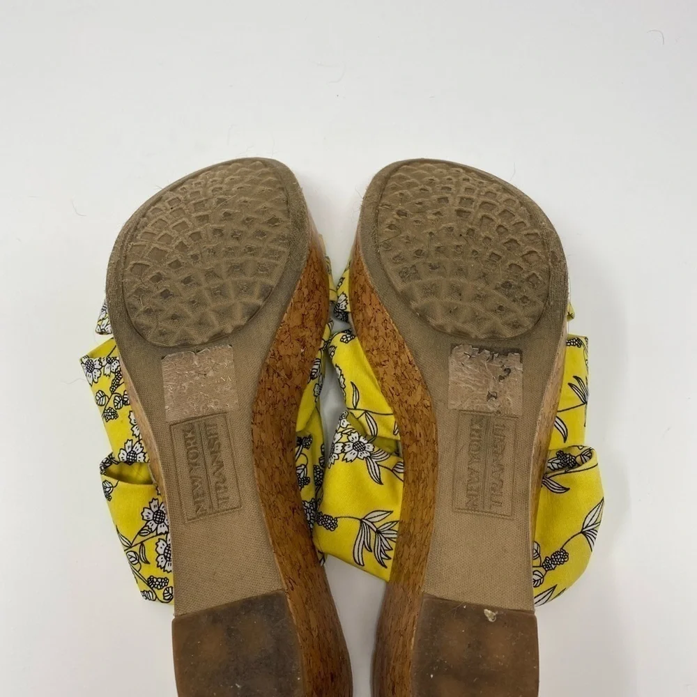 Women’s Wedge Sandals with floral detail size 8